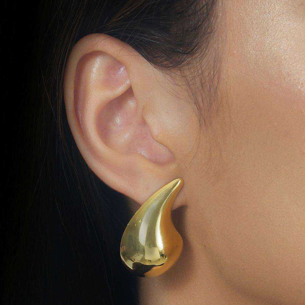 Brinco Dourado Gota Curvada Grande - Galeria