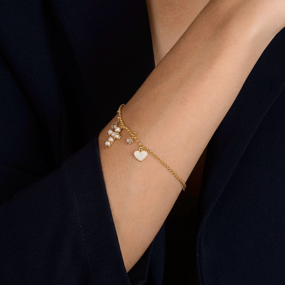 Pulseira Dourada Religiosa Cruz de Pérolas Coração Madrepérola Ponto de Luz - Galeria