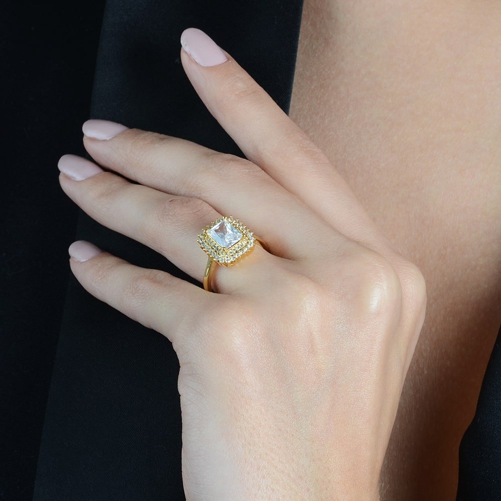 Anel Dourado Solitário com Zircônia - Galeria