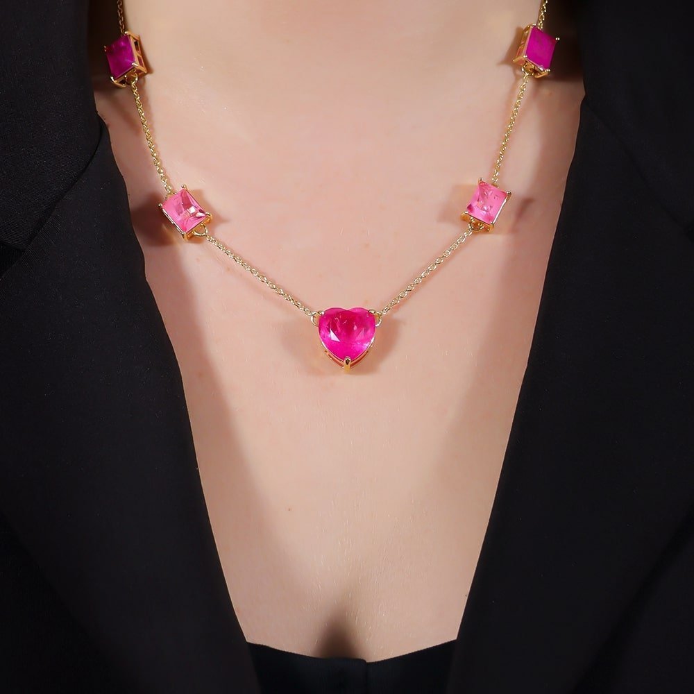 Colar Dourado de Pedras Coração e Retângulos Rosas - Galeria